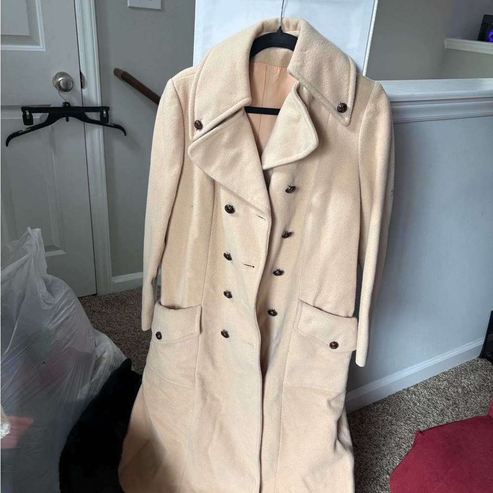 Elegant Cream Double-Breasted Women's Trench Coat
